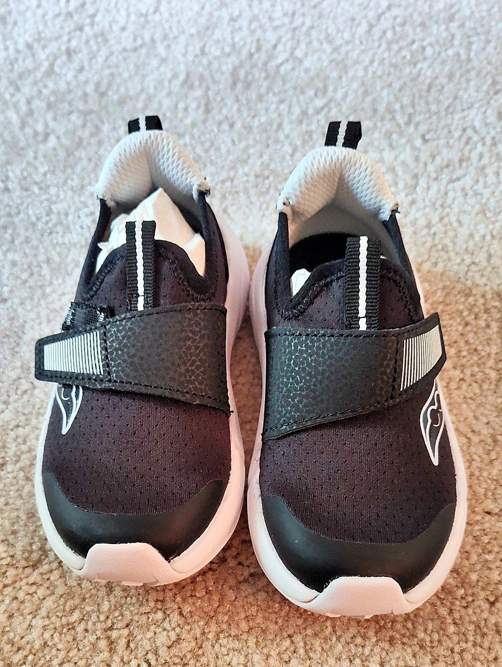 Saucony Breeze Jr Black & White Boys 7